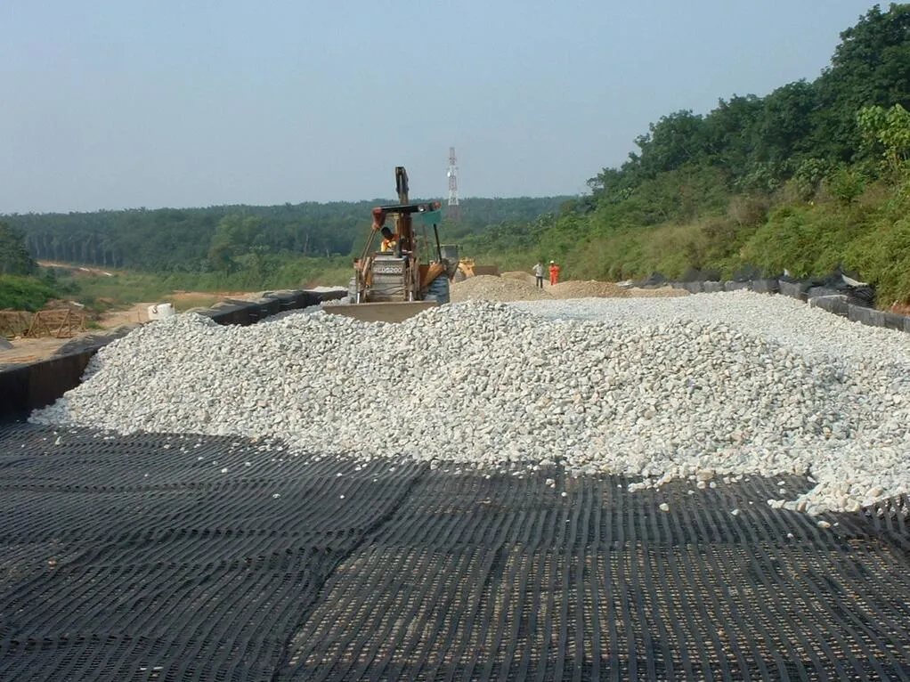 Autobahnen / Eisenbahnen / Flughäfen Glasfaser Geotextil Geogrid Bitumen beschichtet Glasfaser Geogrid 5