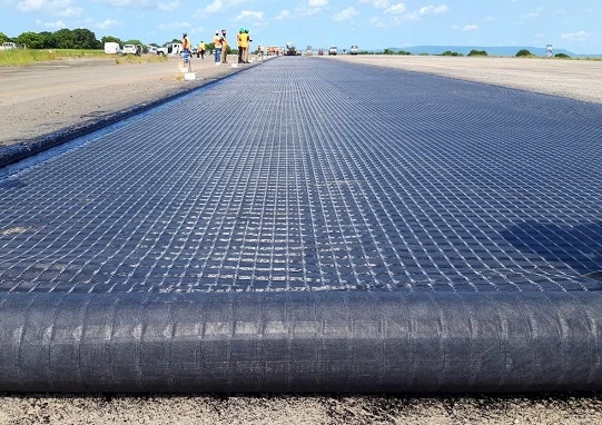 Zusammengesetztes Biaksial-Glasfaser-Geogrid mit Geotextil für Bodenverstärkung/Straßenbaumaterial Geocompos 10