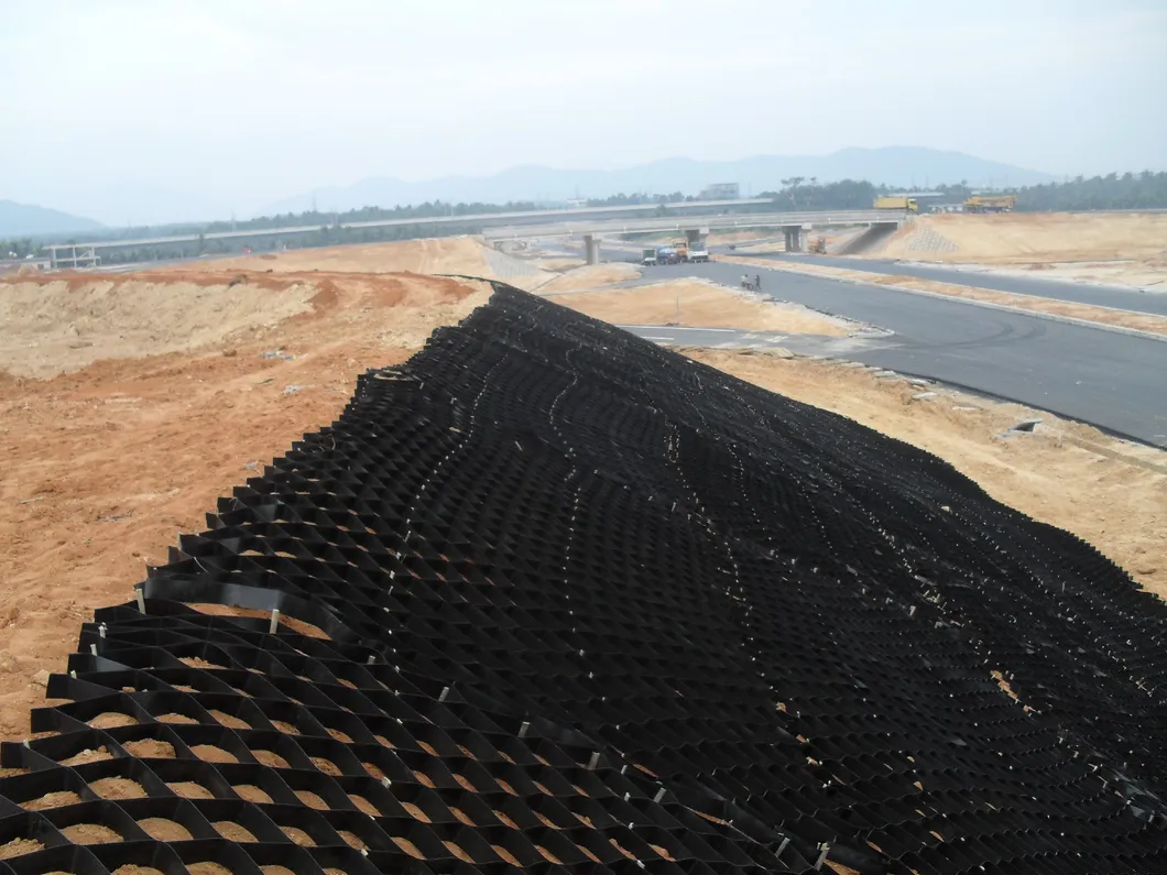 Strukturiert mit Löchern HDPE Geozelle Hochzellulares Einschränkungssystem Wabenförmige HDPE Geozelle für Straßenfundament Böschungsschutz Parkplatz Einfahrt Stützmauer 8