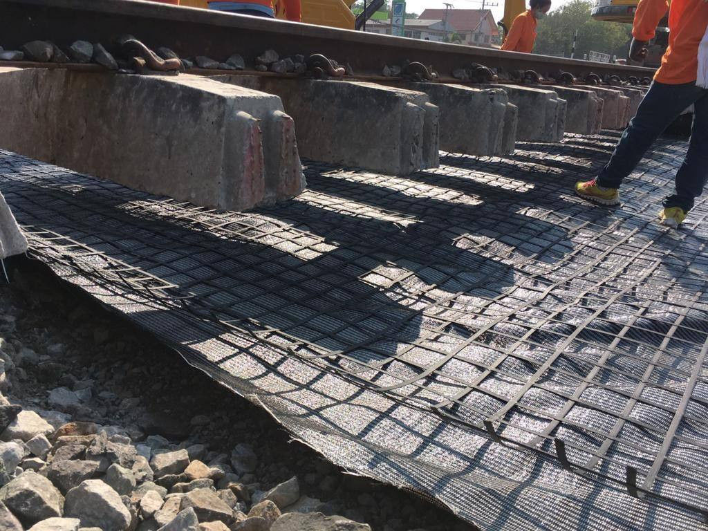Für Straße strickte, Eisenbahn niedriger Fahrstraße geo Gitterpreis zweiachsige HAUSTIER-Polyester-Verzerrung zu verstärken geogrid
