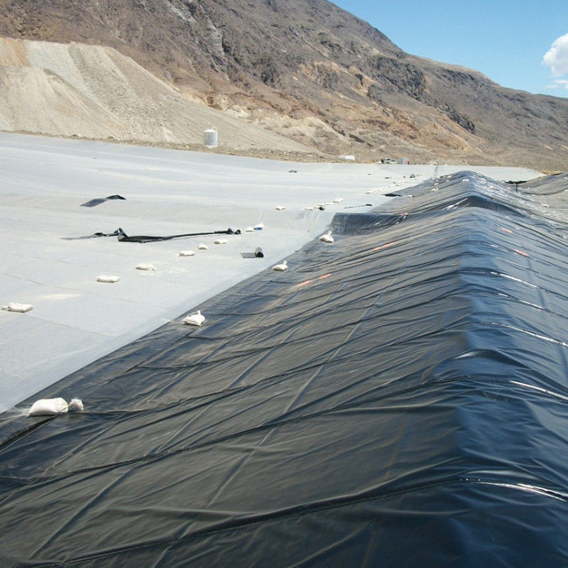 100% unberührtes Material ASTM Standard GM13 HDPE Geomembran Liner 0,3 mm 0,5 mm 1,0 mm 1,5 mm 2,0 mm für Deponien / Garnelenbecken