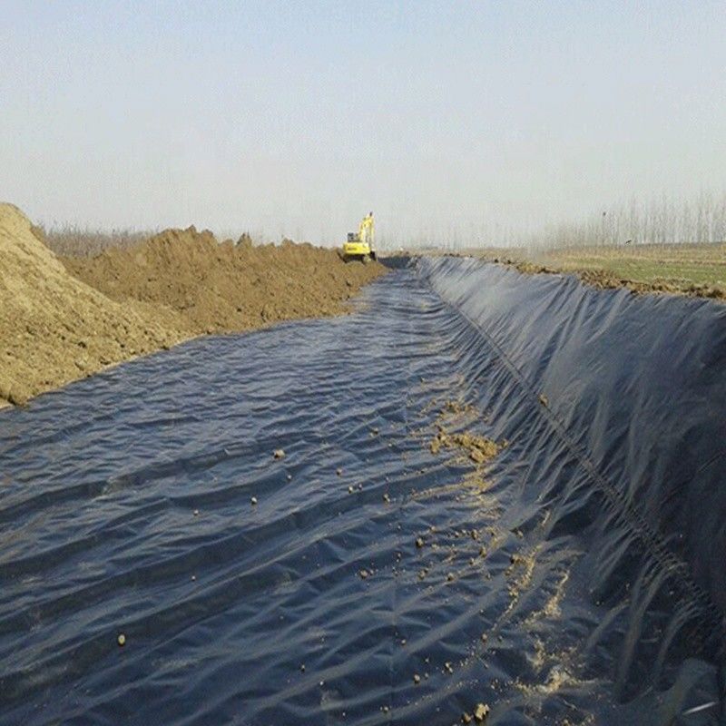 Hochdichte Polyethylen (HDPE) Geomembranen Schwarze UV-beständige Auskleidungen Polyethylen-Teichverkleidung für die Deponierung 1,5 mm Dicke Geomembran 500 N Zugfestigkeit
