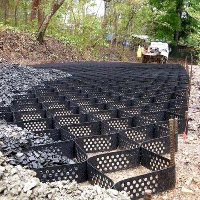 Strukturiert mit Löchern HDPE Geozelle Hochzellulares Einschränkungssystem Wabenförmige HDPE Geozelle für Straßenfundament Böschungsschutz Parkplatz Einfahrt Stützmauer